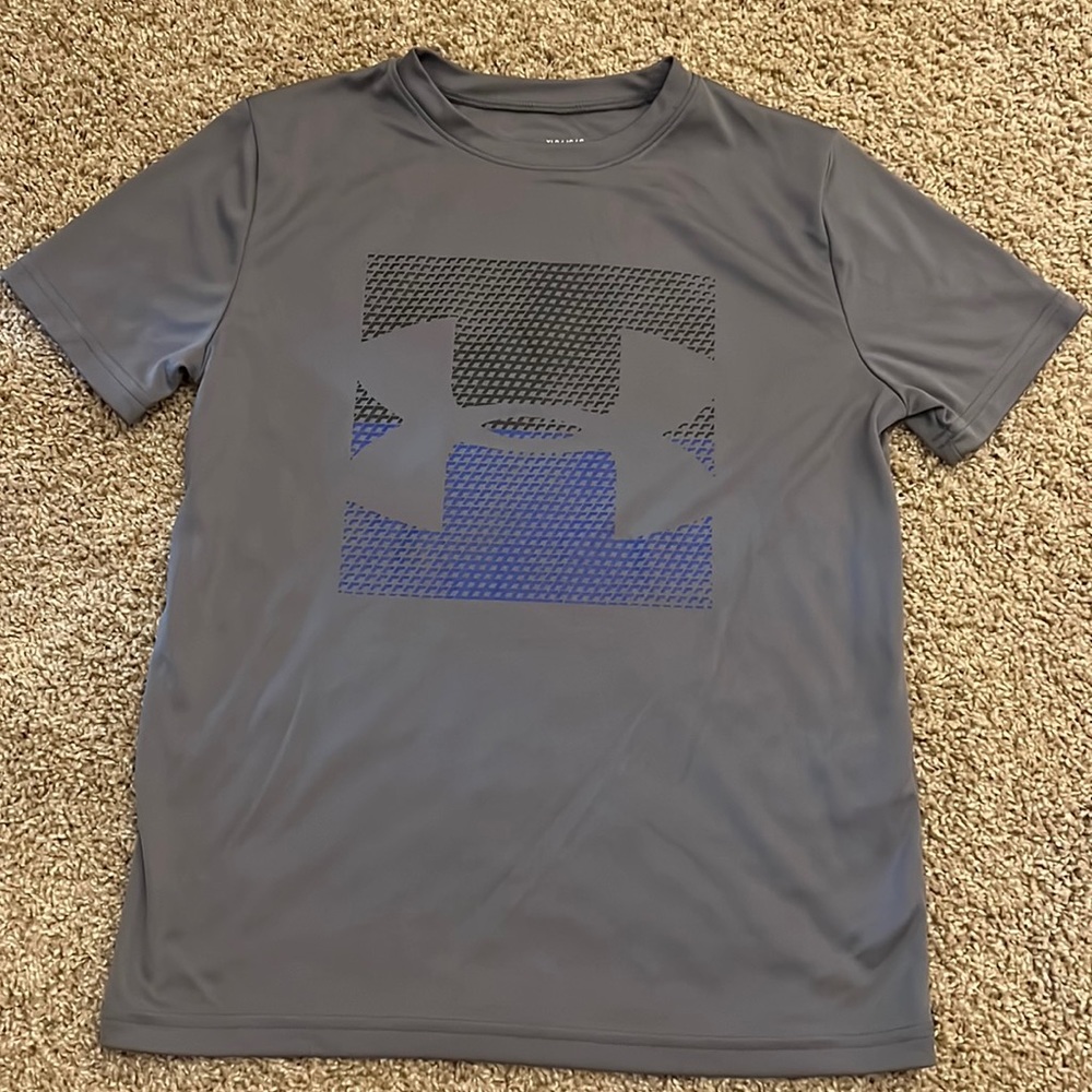 Under Armour youth large heatgear dri-fit material short sleeve shirt